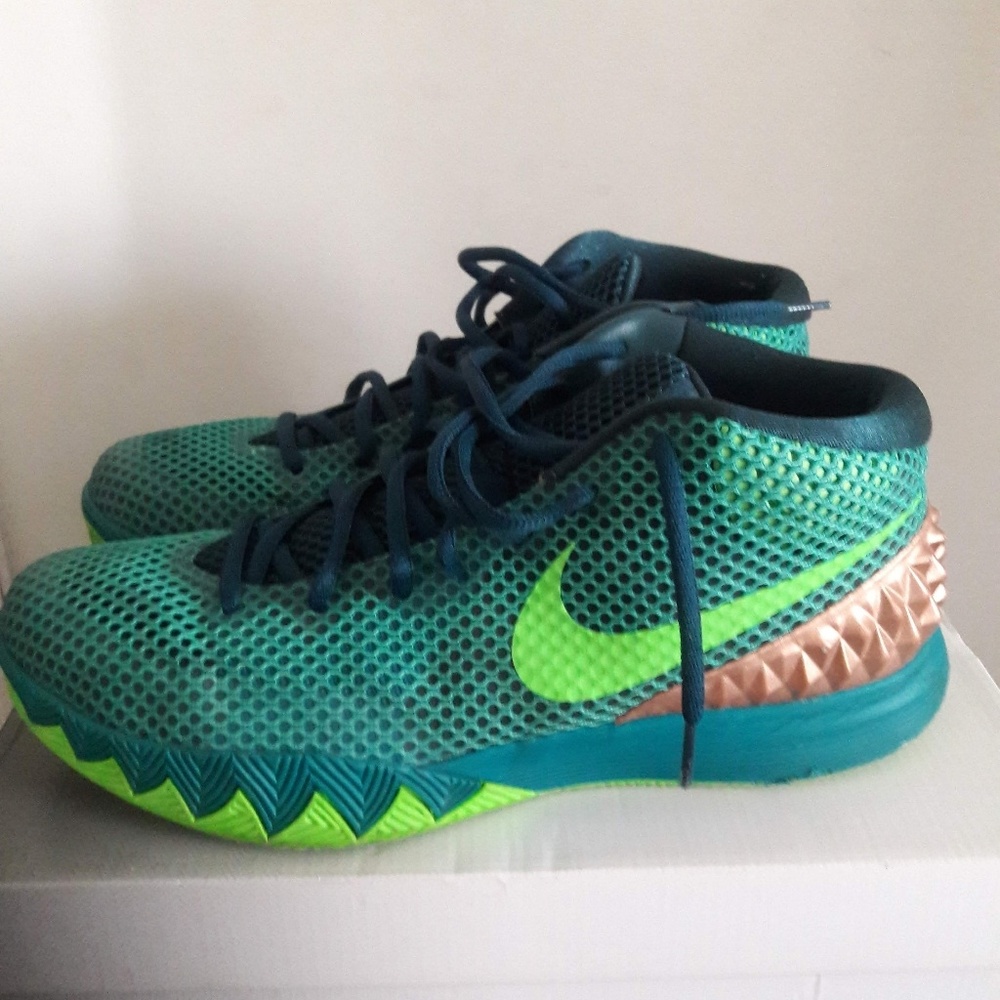Kyrie Elite low